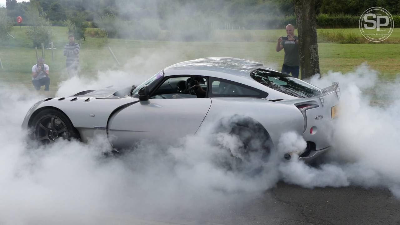 tvr sagaris mid burn out at topcats racing